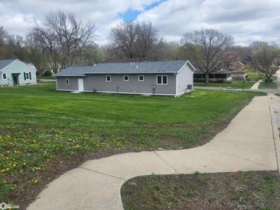 704 7th Ave, Home with 3 bedrooms, 2 bathrooms and 2 parking in Coon Rapids IA | Image 3