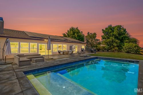 3900 Blue Loop Ln, Arvin, CA, 93203-9420 | Card Image