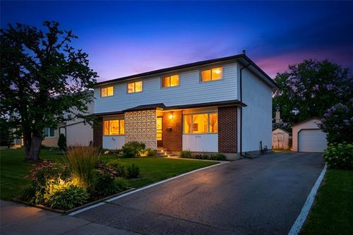 275 Rouge Rd, Winnipeg, MB, R3K1J7 | Card Image