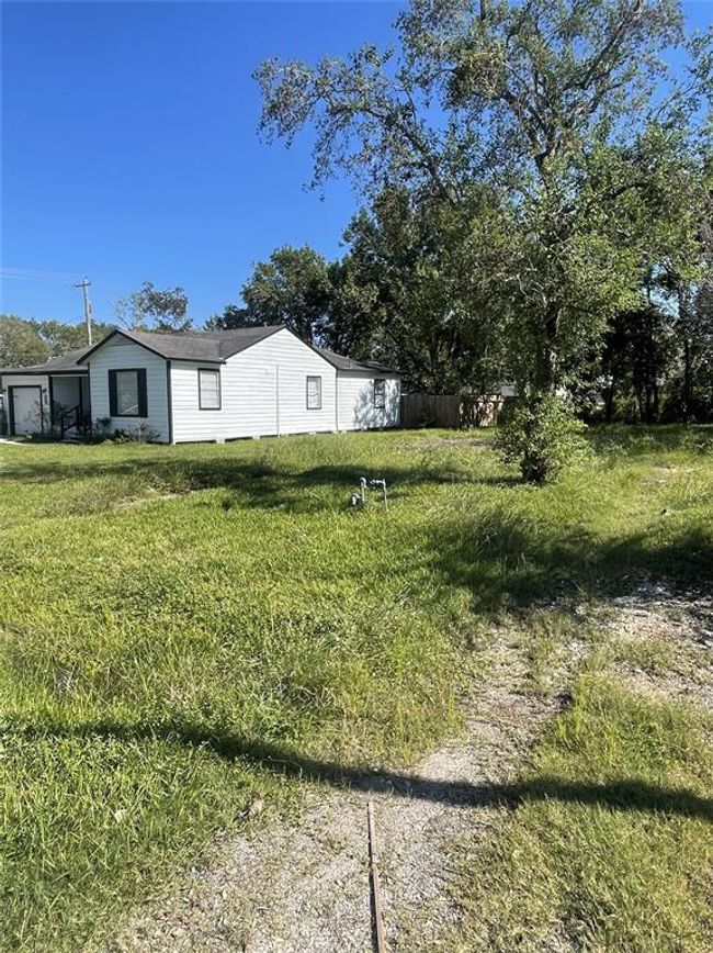 2209 Avenue F, Home with 0 bedrooms, 0 bathrooms and null parking in Dickinson TX | Image 4