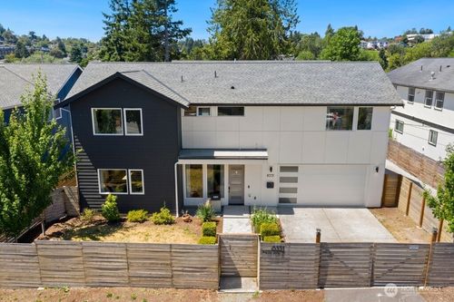 8331 44th Ave S, Seattle, WA, 98118-4615 | Card Image