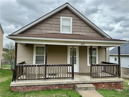209 S 13th St, Weirton, WV, 26062-3317 | Card Image