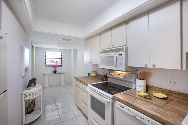 APT-602B - 8735 Midnight Pass Rd, Condo with 2 bedrooms, 2 bathrooms and null parking in SARASOTA FL | Image 23
