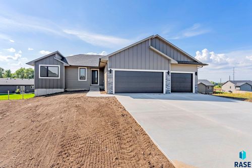 605 N Viola Cir, Sioux Falls, SD, 57107-1629 | Card Image