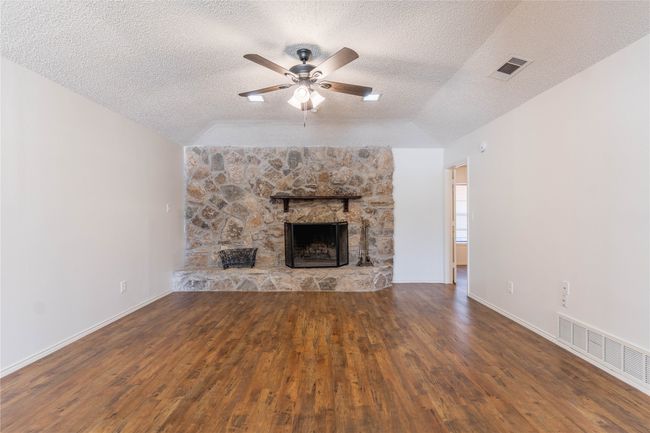 1638 Brown Trl, Home with 4 bedrooms, 4 bathrooms and 2 parking in Hurst TX | Image 9