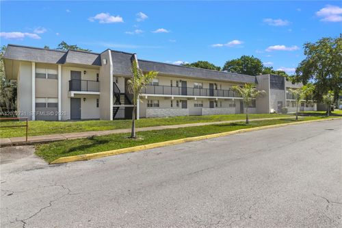 105-7925 Fairview Dr, Tamarac, FL, 33321-3992 | Card Image