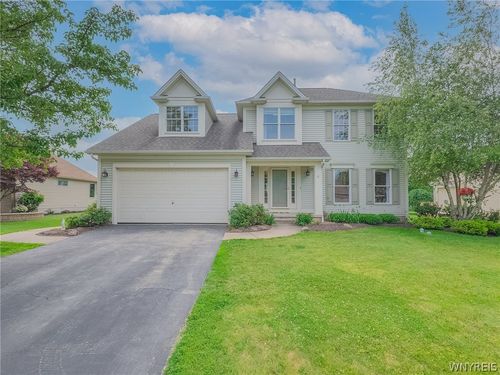8 Sunset Creek Dr, West Seneca, NY, 14224-3870 | Card Image