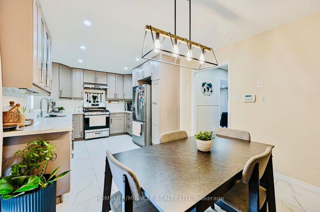22 Cranberry Cres, House other with 5 bedrooms, 4 bathrooms and 5 parking in Brampton ON | Image 18