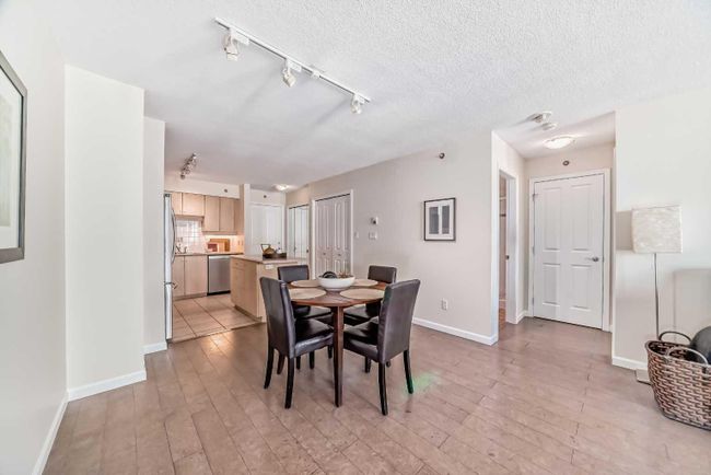 1502 - 650 10 Street Sw, Home with 2 bedrooms, 2 bathrooms and 1 parking in Calgary AB | Image 10