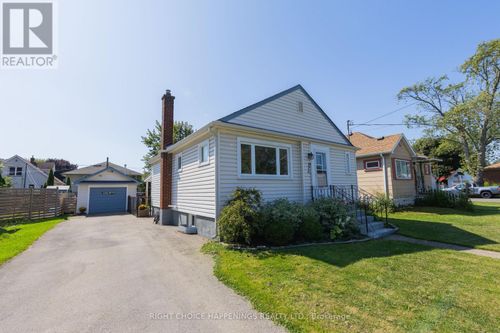 226 Neff St, Port Colborne, ON, L3K3T6 | Card Image