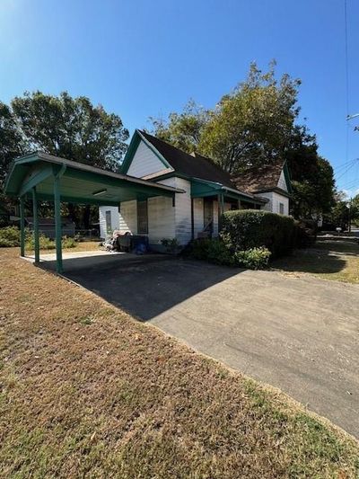 309 W 8th Street, House other with 3 bedrooms, 1 bathrooms and null parking in Bonham TX | Image 2