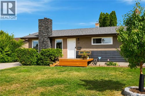 39 Brown Cres, Saskatoon, SK, S7J2R9 | Card Image