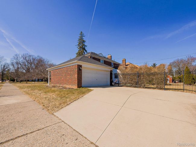 1304 Devonshire Rd, House other with 3 bedrooms, 3 bathrooms and null parking in Grosse Pointe Park MI | Image 48