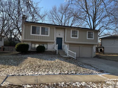 7607 Home Dr, Fishers, IN, 46038-1937 | Card Image