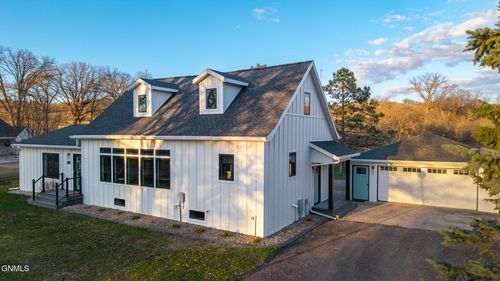 109 N 3rd St, Fort Ransom, ND, 58033-4016 | Card Image