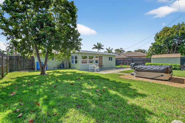 735 La Costa Way, House other with 3 bedrooms, 2 bathrooms and null parking in Lantana FL | Image 39