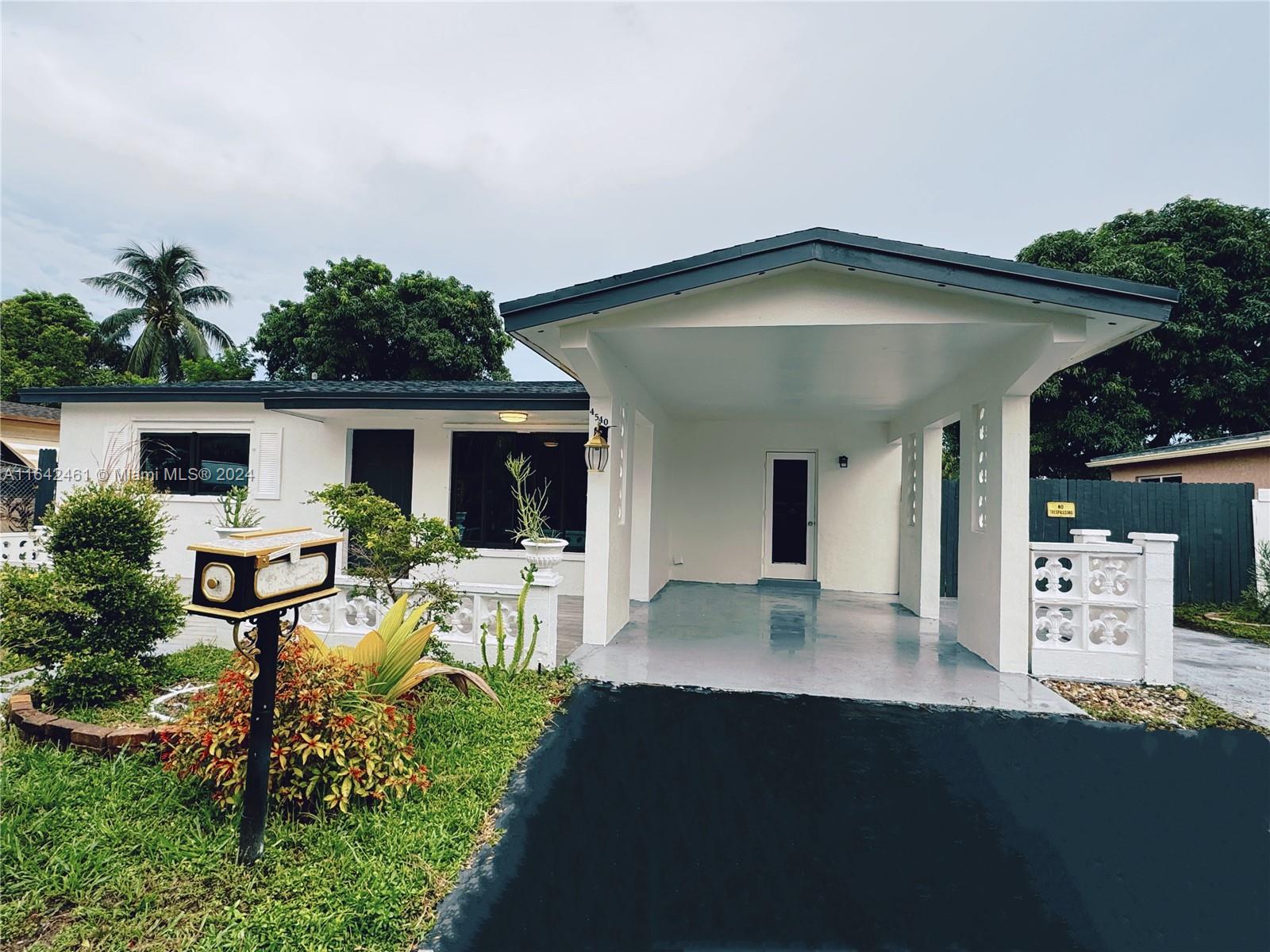39th St, Lauderdale Lakes, FL 33319