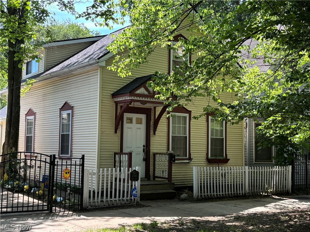 11th St, Cleveland, OH 44113