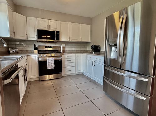 4500 Clearview Dr, McHenry, IL, 60050-3779 | Card Image