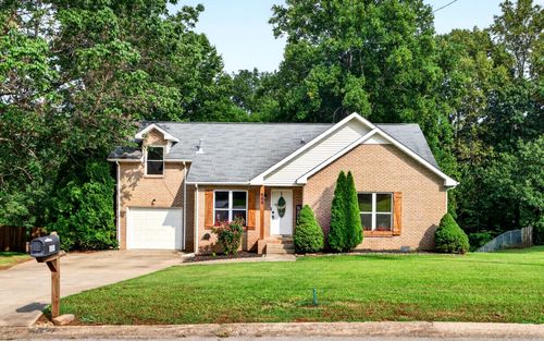 800 Leigh Ann Dr, Clarksville, TN, 37042-4282 | Card Image