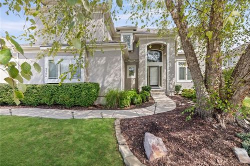 5306 W 165th Ter, Overland Park, KS, 66085-8126 | Card Image