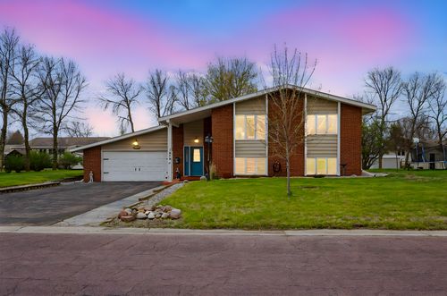 1840 Red Leaf Ct, Windom, MN, 56101-1065 | Card Image