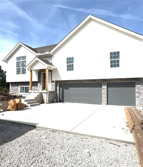 318 Ne 51st Rd, Warrensburg, MO, 64093-7490 | Card Image