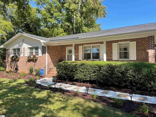 102 W Maple St, Clinton, SC, 29325-2838 | Card Image