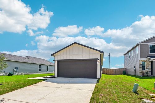4125 Woodside Dr, Seguin, TX, 78155-3266 | Card Image