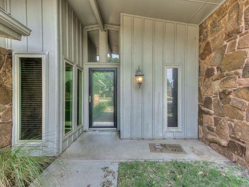 605 Park Dr, Yukon, OK, 73099-5317 | Card Image