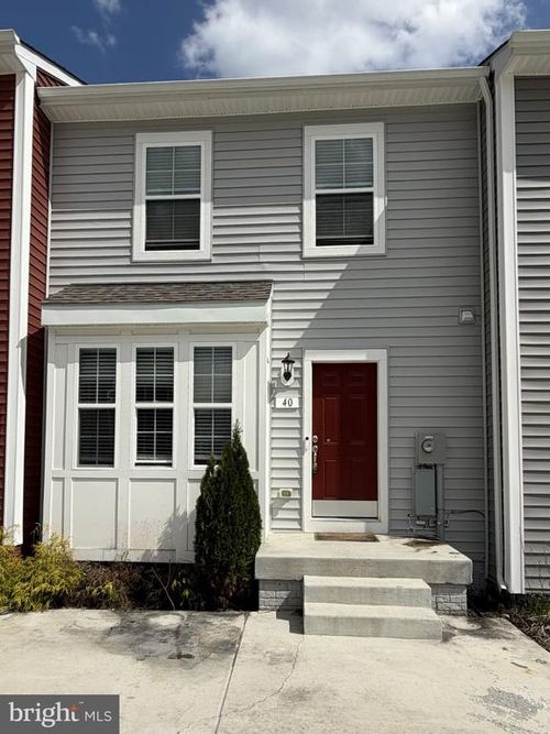 40 Orchard Green Dr, CHARLES TOWN, WV, 25414-2703 | Card Image