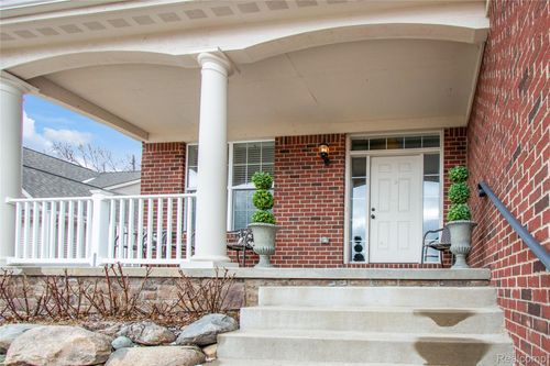 549 Napa Valley Dr, Milford, MI, 48381-1055 | Card Image