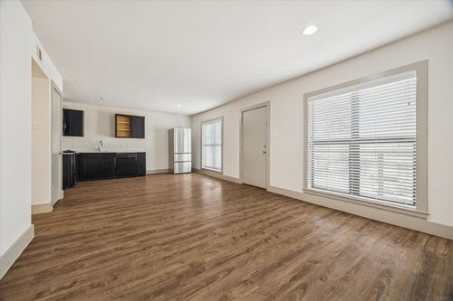 2-4300 Rosslyn Rd, Houston, TX, 77018-1845 | Card Image