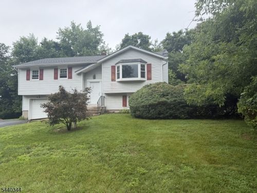 4 Beardslee Hill Dr, Franklin, NJ, 07416-1807 | Card Image