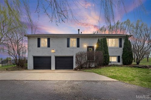 319 E Ingle Dr, Glen Carbon, IL, 62034-1608 | Card Image