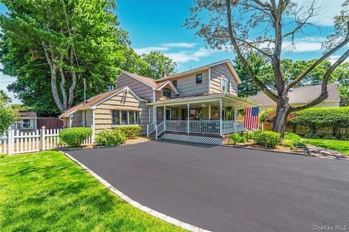 24 Luther Place, Huntington, NY, 11746 | Card Image
