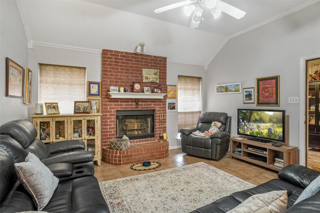 6813 Gregg Rd, House other with 3 bedrooms, 2 bathrooms and null parking in Krum TX | Image 4