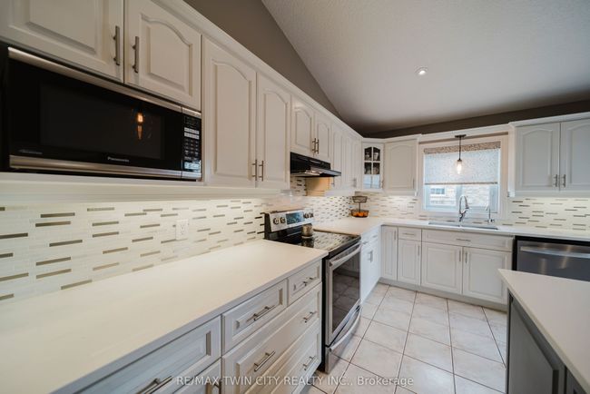 12 Schneller Crt, House other with 4 bedrooms, 3 bathrooms and 3 parking in Baden ON | Image 4