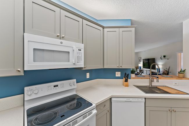 APT-204 - 500 Uno Lago Dr, Condo with 2 bedrooms, 2 bathrooms and null parking in Juno Beach FL | Image 15