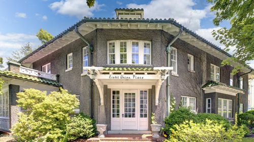 8 Union Pl, Johnstown, NY, 12095-2601 | Card Image