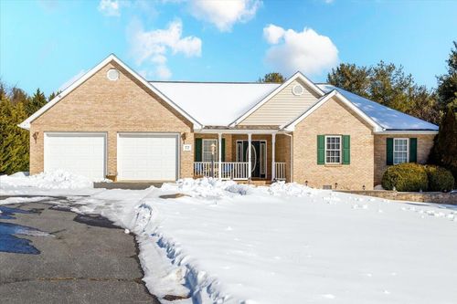 77 Rosebud Ln, Staunton, VA, 24401-5642 | Card Image