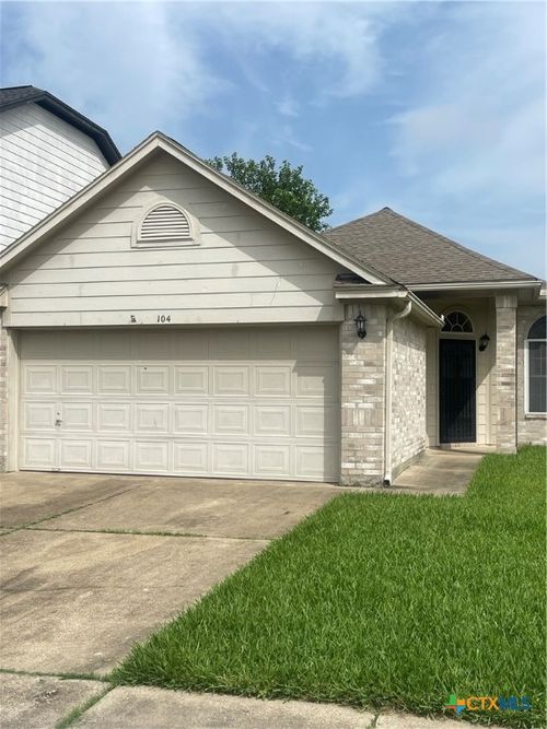104 Winston Ct, Victoria, TX, 77904-2594 | Card Image