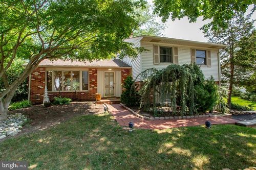 527 Cedarbrook Rd, SOUTHAMPTON, PA, 18966-4156 | Card Image