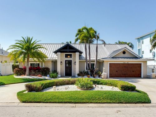 31 N Pine Cir, BELLEAIR, FL, 33756-1639 | Card Image