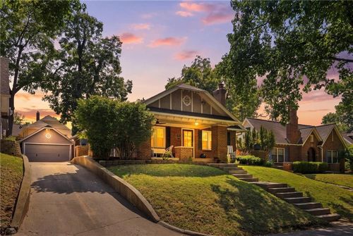 303 E 66th St, Kansas City, MO, 64113-2326 | Card Image