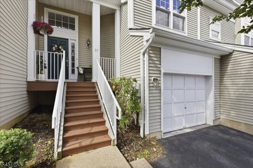 37 Woodmont Dr, Randolph, NJ, 07869-3737 | Card Image