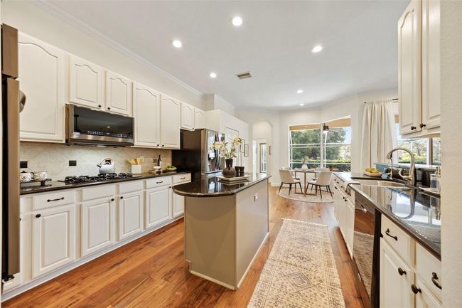Lovely centrally located kitchen. | Image 21
