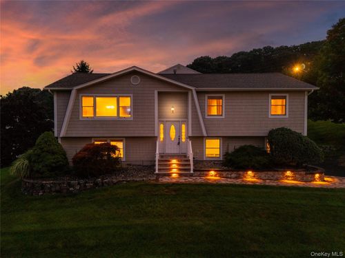 59 Walter Dr, Stony Point, NY, 10980-1042 | Card Image