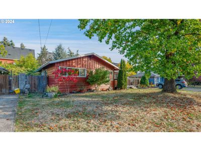 12617 Se Market St, House other with 3 bedrooms, 3 bathrooms and 1 parking in Portland OR | Image 3