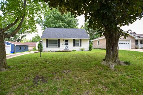 1135 Maplecrest Dr, Marion, IA, 52302-2142 | Card Image